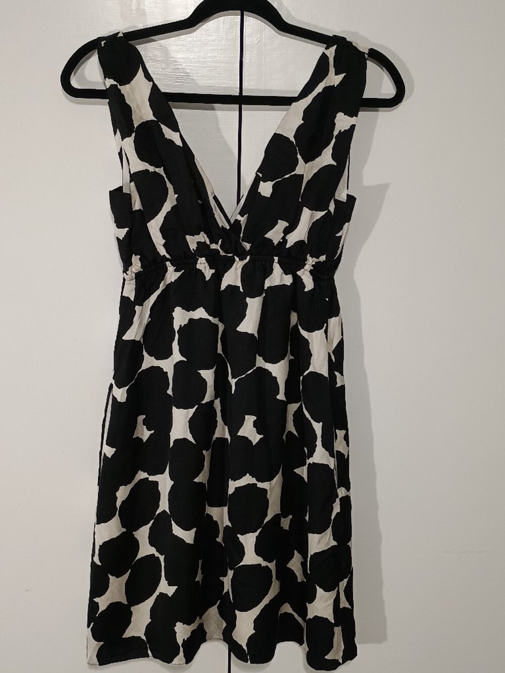 Alice & Trixie XS Black Ivory Abstract Print 100% Silk Sleeveless V-Neck Dress - Picture 2 of 8